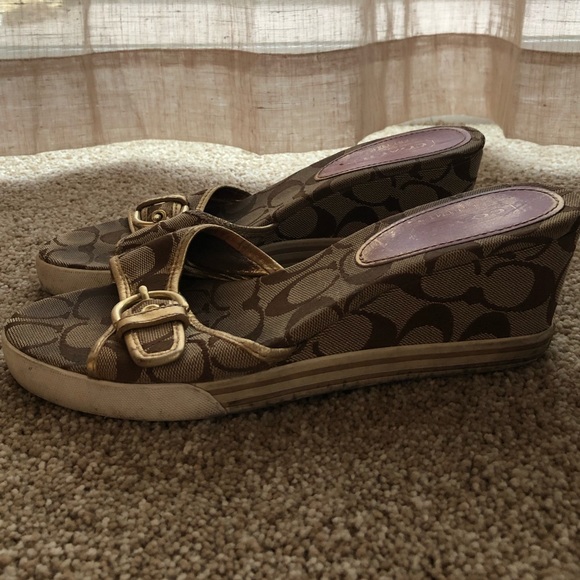 Coach signature wedges. - Picture 3 of 6